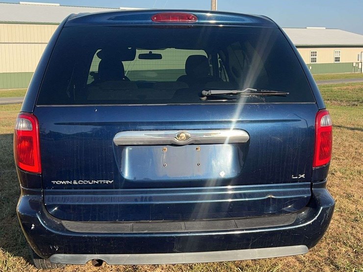 2006-chrysler-town-&-country-image-5