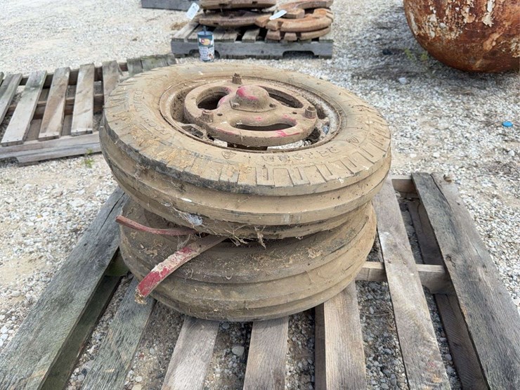 front-pedestal-with-wheels-image-3