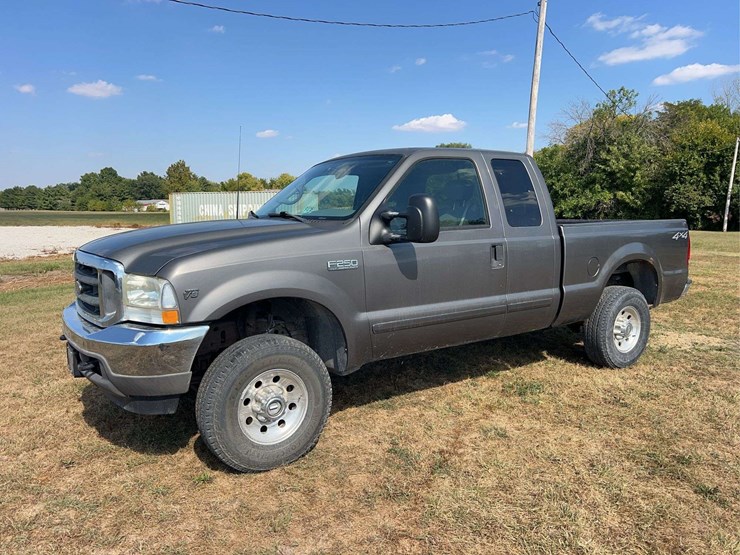 2002-ford-f250-xlt-image-1