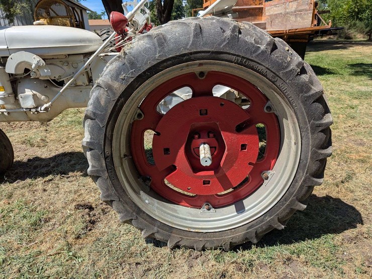 mccormick-farmall-c-demonstrator-image-14