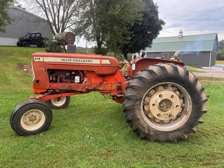 allis-chalmers-d19-gas-tractor-image-9