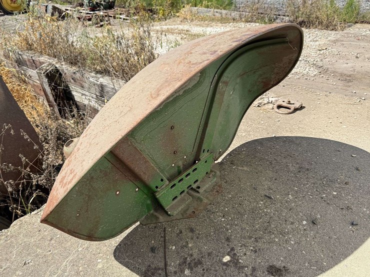 pair-of-oliver-tractor-rear-fenders-–-likely-77/88-series-image-5