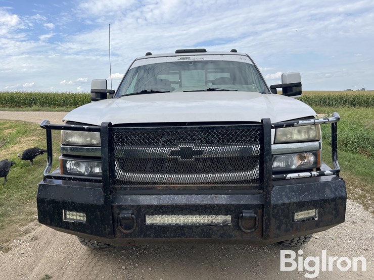 2004-chevrolet-silverado-2500-image-2