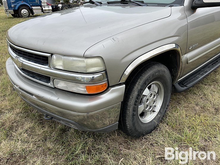 2001-chevrolet-suburban-1500-image-9