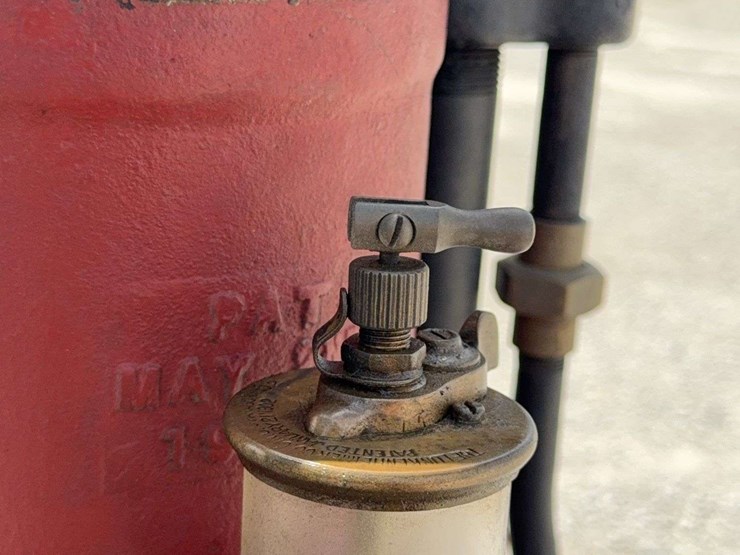 2-hp-international-harvester-“famous”-vertical-engine-with-cooling-tank-image-34
