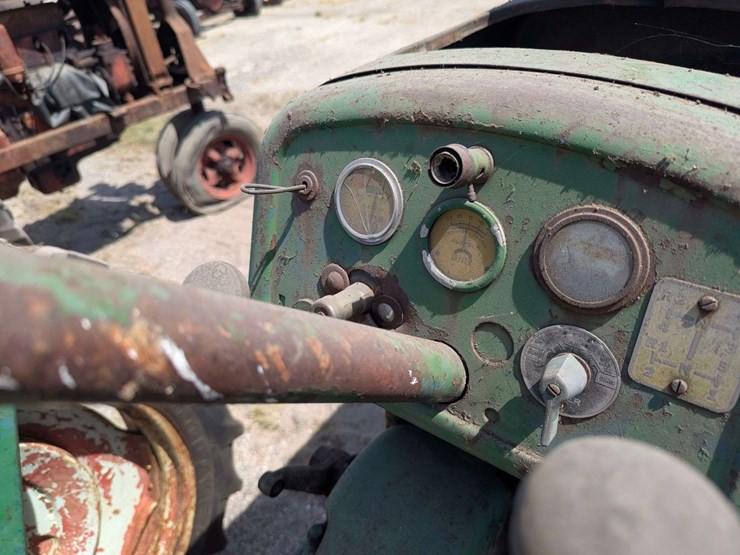 oliver-row-crop-"66"-image-8