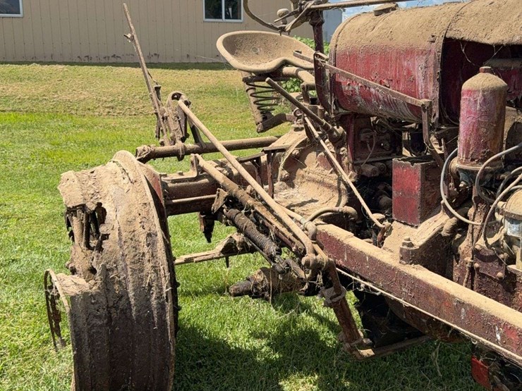 farmall-f-20-image-37