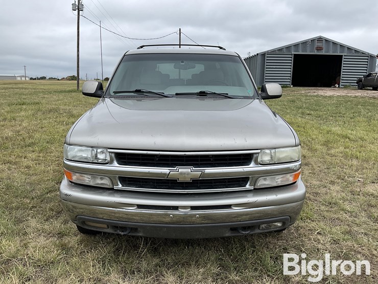 2001-chevrolet-suburban-1500-image-2