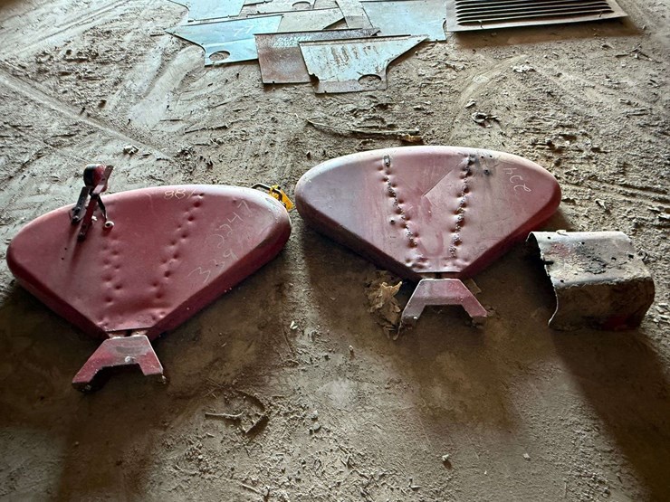 pair-of-international-harvester-farmall-tractor-rear-fenders-with-mounting-brackets-and-pto-shield-image-1