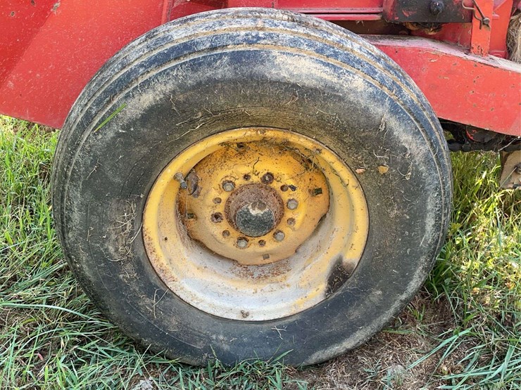 massey-ferguson-560-image-22