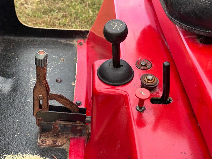 pug-badlands-4x4-articulating-utv-with-hydraulic-dump-bed-image-10