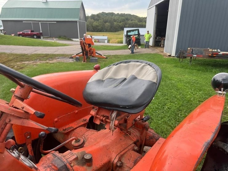 allis-chalmers-d14-tractor-image-13