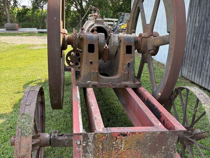 blackbear-25-hp-engine-on-cart-image-9