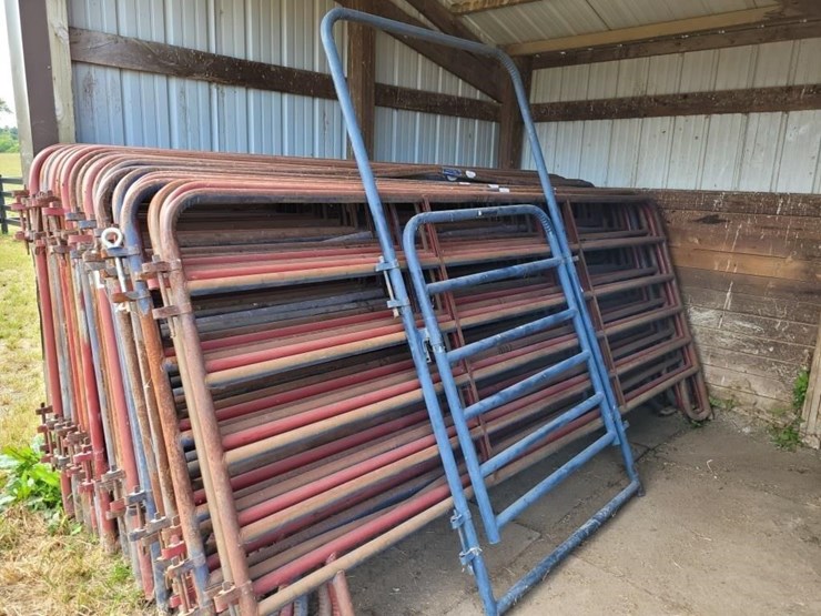 23---12'-metal-panels-with-walk-in-gate-image-1