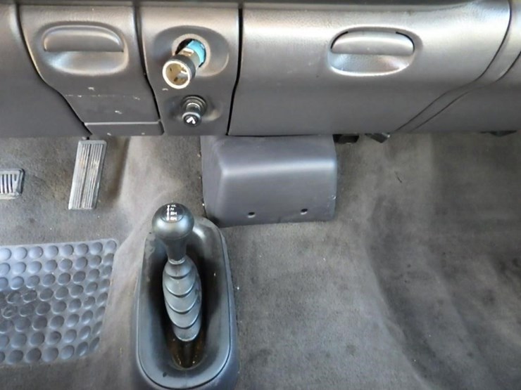 2001-dodge-2500-image-27
