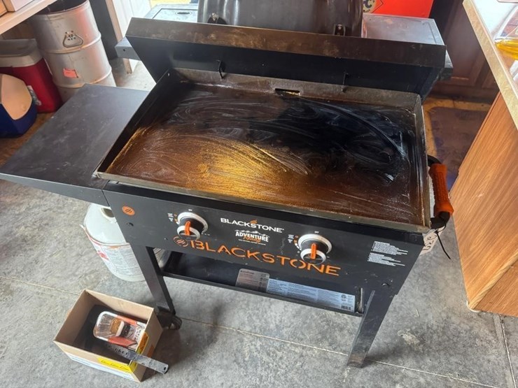 black-stone-2-burner-lp-griddle-image-3
