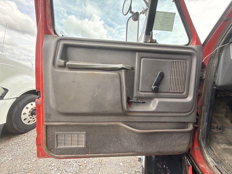 1996-ford-ft900-image-39
