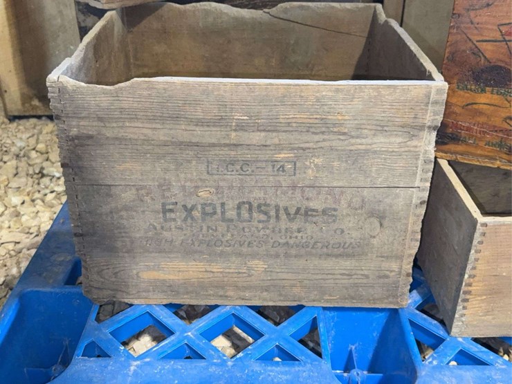 group-of-wood-boxes-image-8