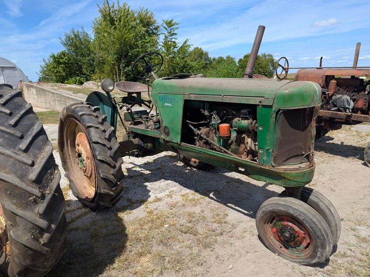 oliver-row-crop-"66"-image-2
