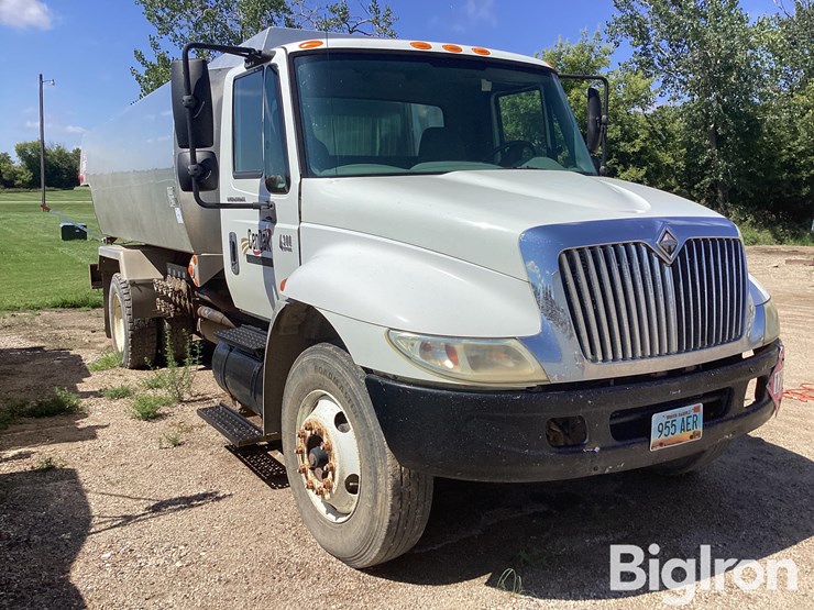 2004-international-durastar-4300-image-3