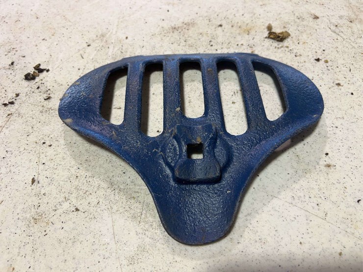 rare--deere-and-mansure-co.-cast-iron-seat-image-13