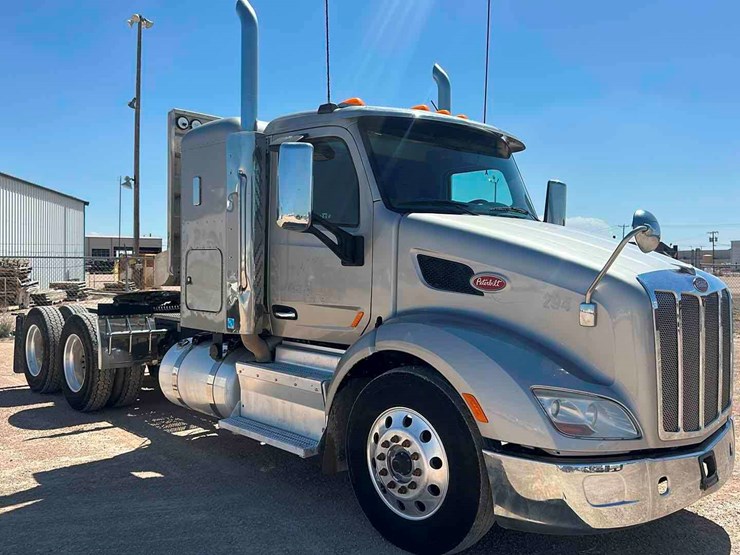 2015-peterbilt-579-image-2