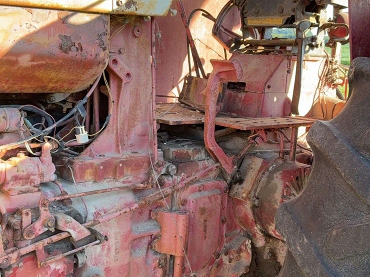 farmall-806-image-63