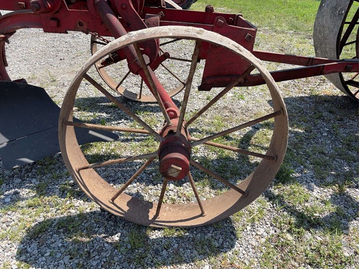 moline-universal-model-d-image-24