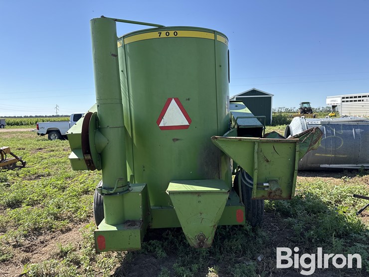 john-deere-700-image-5