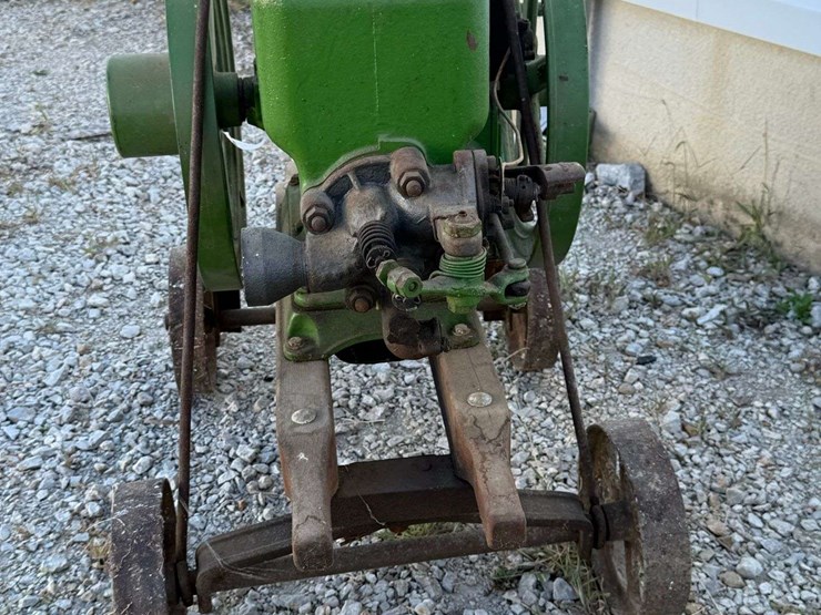 john-deere-1½-hp-type-e-hit-and-miss-engine-image-2