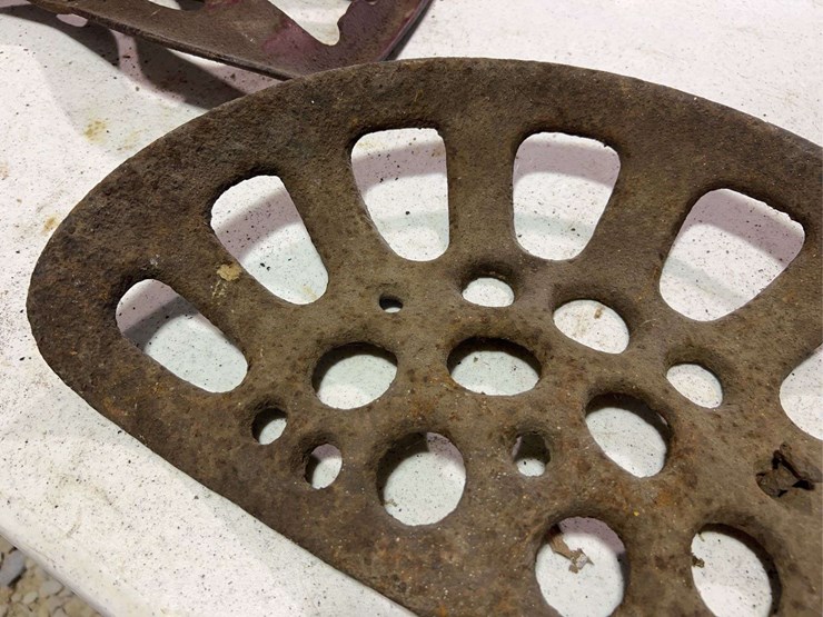 (3)-cast-iron-seats-image-8