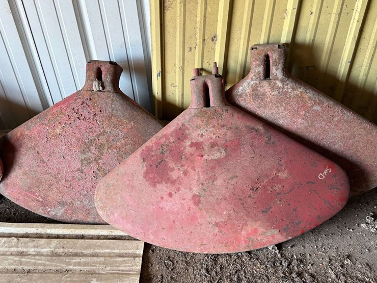 three-farmall-/-ih-tractor-step-plate-fenders-image-1