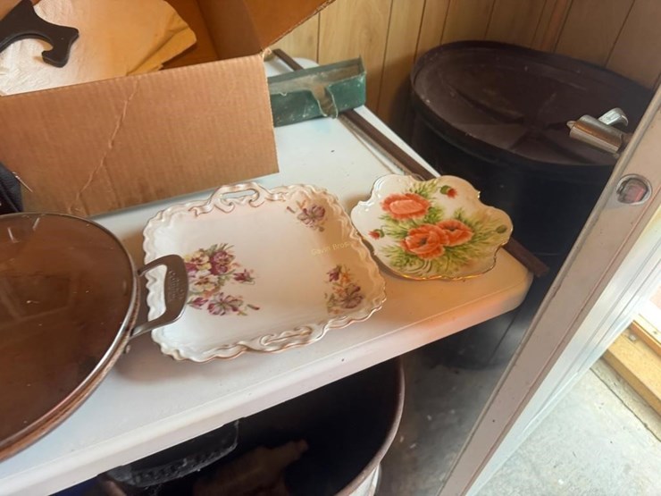 fry-pans-&-decretive-plates-image-3