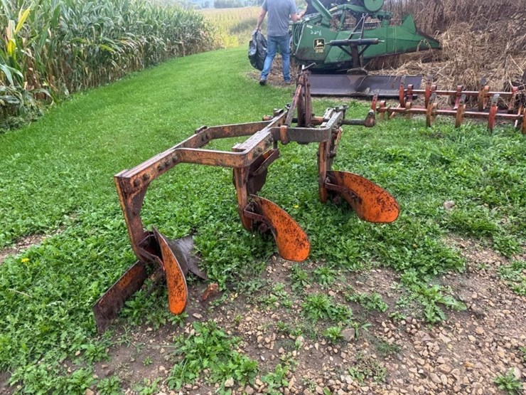 allis-chalmers-3-bottom-snap-coupler-plow-image-6