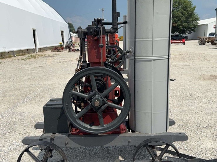 2-hp-international-harvester-“famous”-vertical-engine-with-cooling-tank-image-6