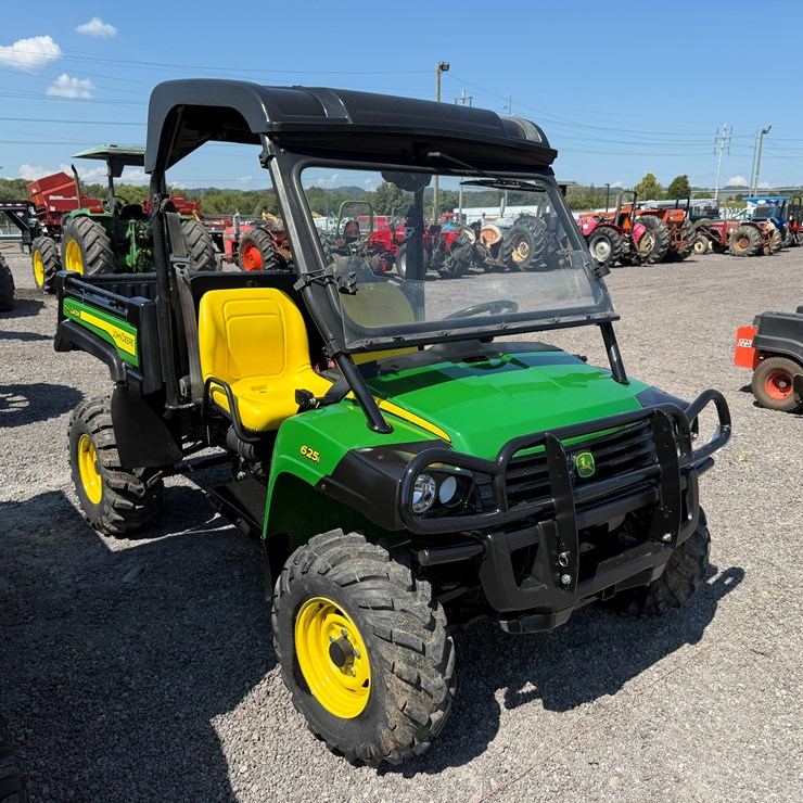 JOHN DEERE GATOR