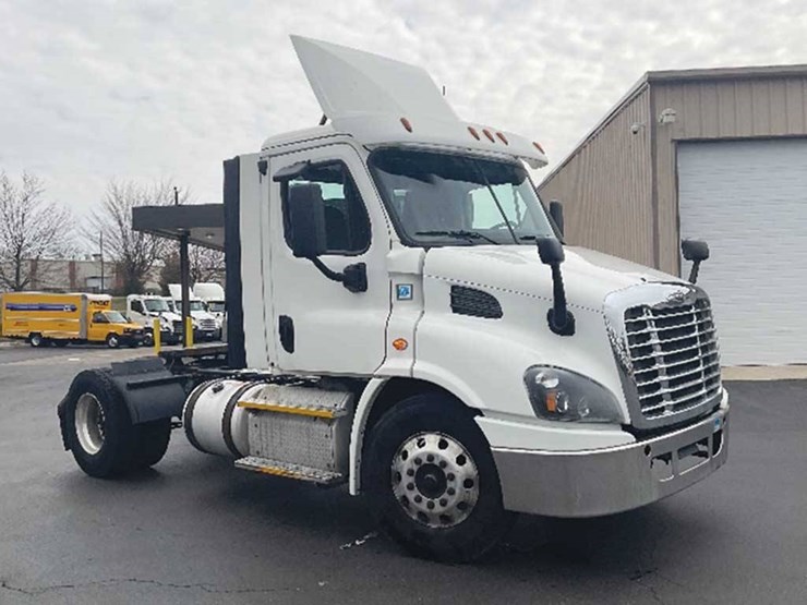 2017-freightliner-cascadia-113-image-1