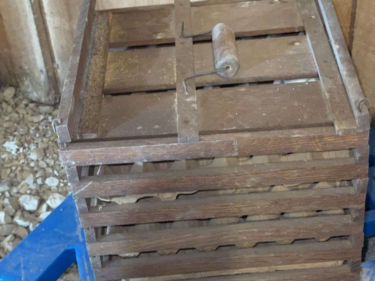 primitive-lot.-egg-crate,-old-wash-tub,-crock-jug,-&-more-image-11
