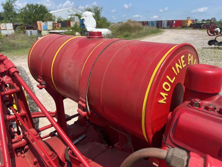 moline-universal-model-d-image-22
