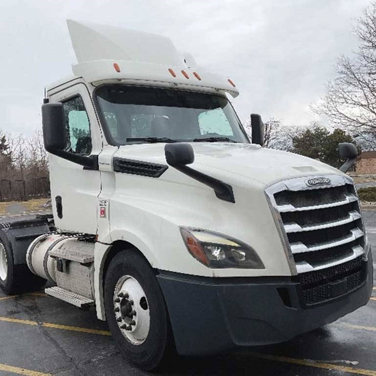 2019 FREIGHTLINER CASCADIA 126