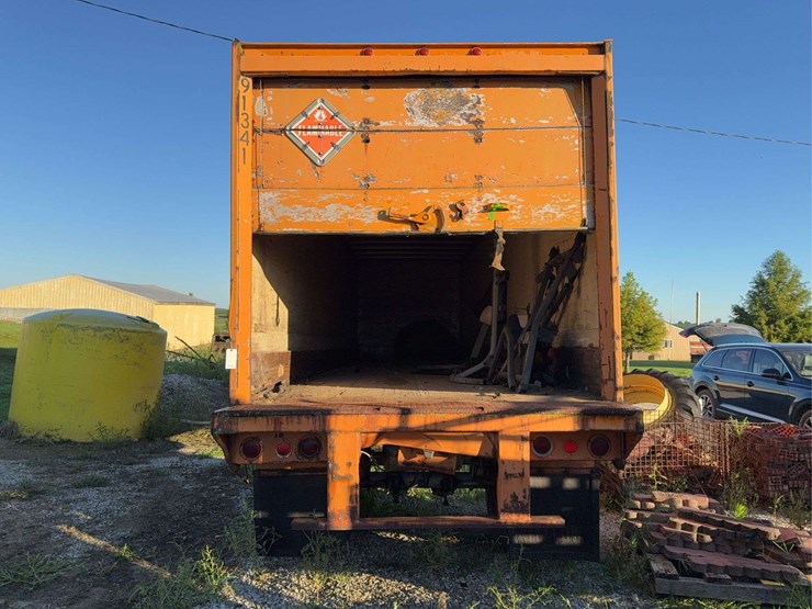 monon-van-trailer-image-5