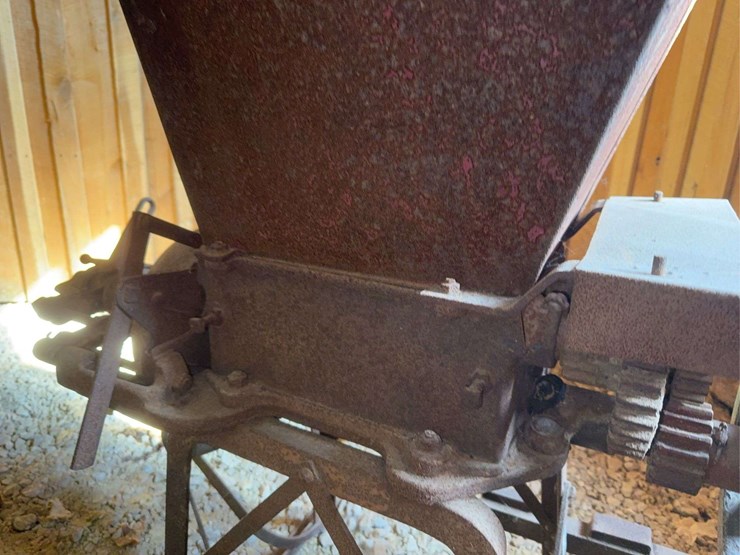 mccormick-deering-10"-burr-mill-image-12