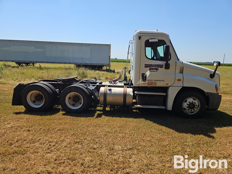 2012-freightliner-cascadia-125-image-4