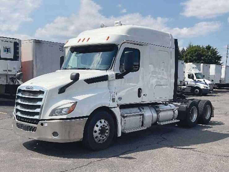 2019-freightliner-cascadia-126-image-1