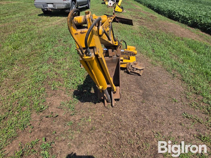 davis-d2100-backhoe-attachment-image-6