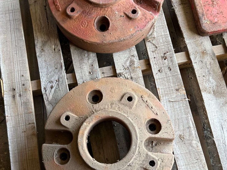 ih-/-farmall-rear-wheel-weights-image-1