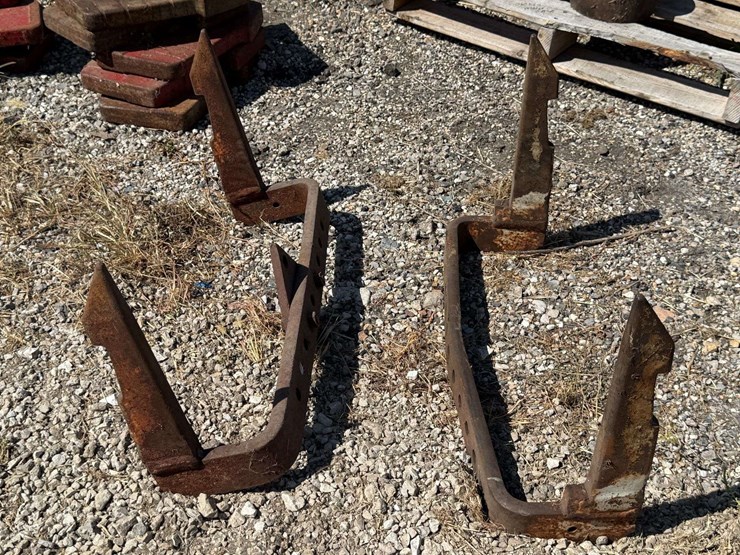 (2)-fast-hitch-drawbars-for-an-international-image-3