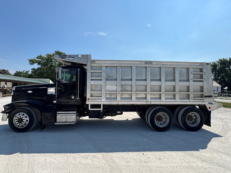 #1642-•-1995-peterbilt-dump-truck-image-8