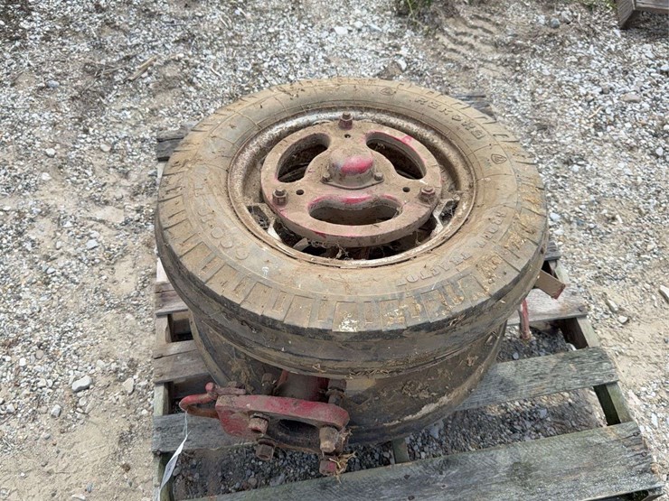 front-pedestal-with-wheels-image-2