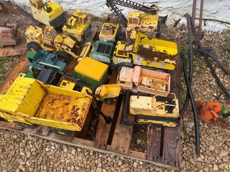 pallet-of-sand-box-toys-image-3
